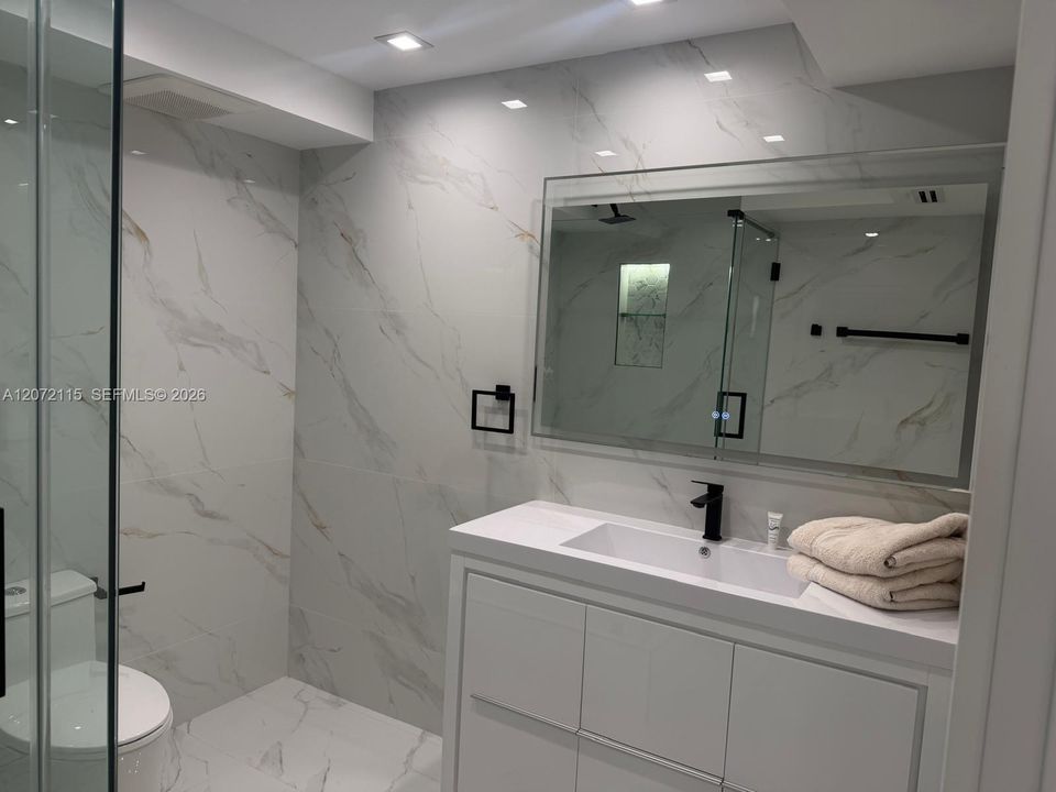 For Rent: $3,500 (2 beds, 2 baths, 943 Square Feet)