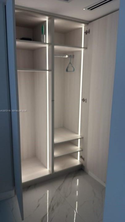 For Rent: $3,500 (2 beds, 2 baths, 943 Square Feet)