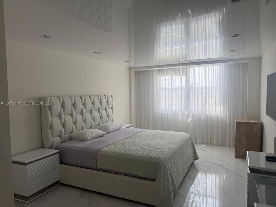 For Rent: $3,500 (2 beds, 2 baths, 943 Square Feet)