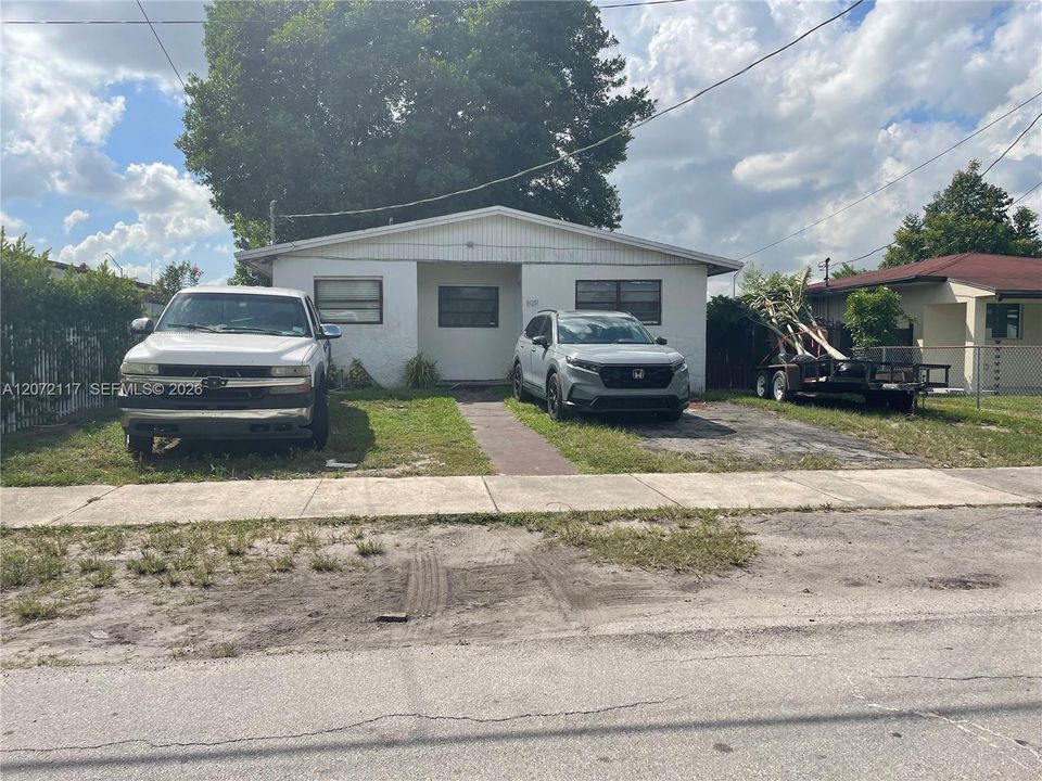 For Sale: $450,000 (4 beds, 2 baths, 1214 Square Feet)