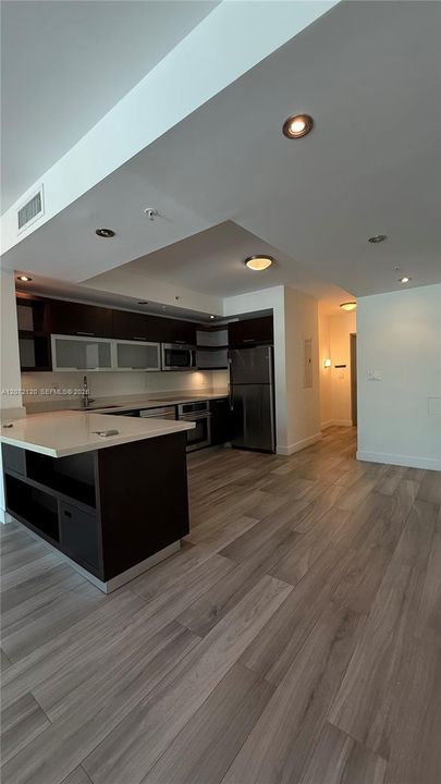 В аренду: $4,450 (2 спален, 2 ванн, 1175 Квадратных фут)