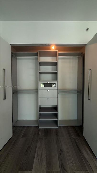 В аренду: $4,450 (2 спален, 2 ванн, 1175 Квадратных фут)