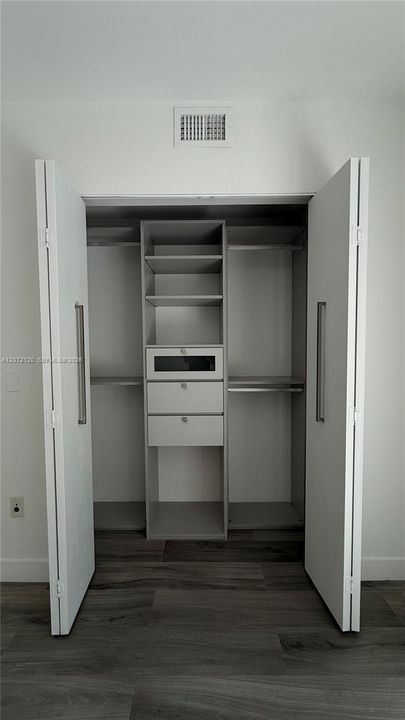 В аренду: $4,450 (2 спален, 2 ванн, 1175 Квадратных фут)