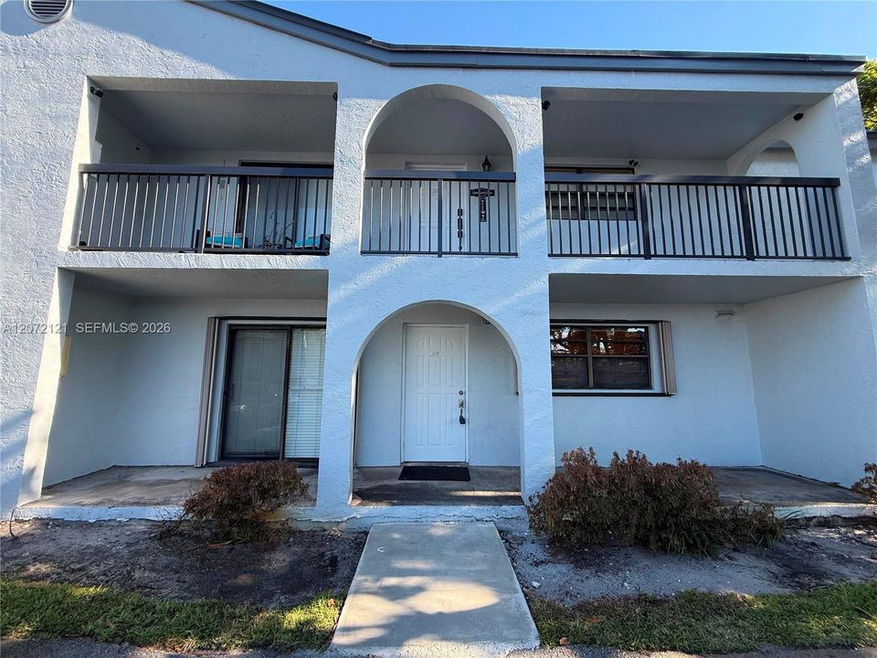 For Rent: $2,800 (3 beds, 2 baths, 1100 Square Feet)