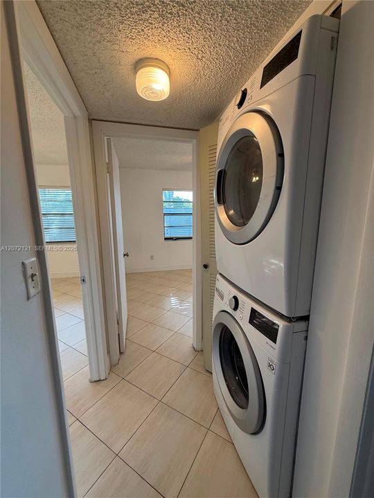 For Rent: $2,800 (3 beds, 2 baths, 1100 Square Feet)
