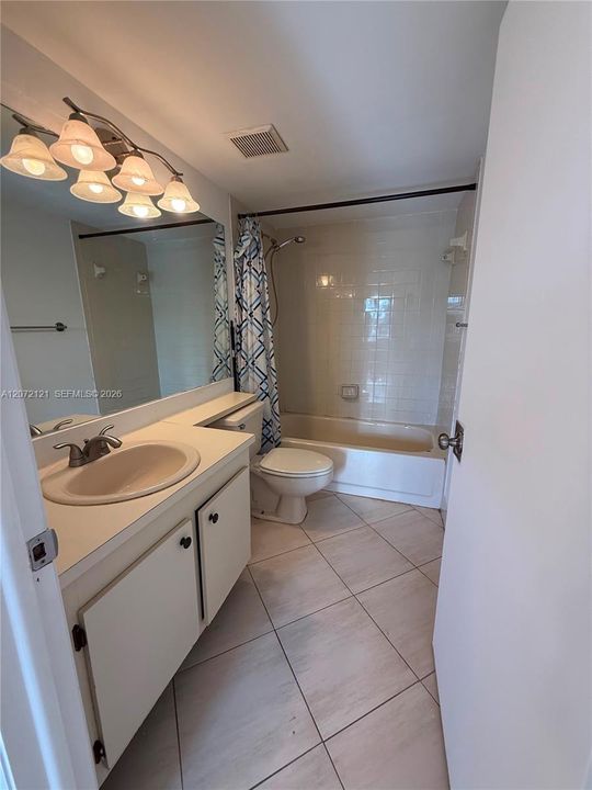 For Rent: $2,800 (3 beds, 2 baths, 1100 Square Feet)