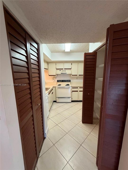 For Rent: $2,800 (3 beds, 2 baths, 1100 Square Feet)