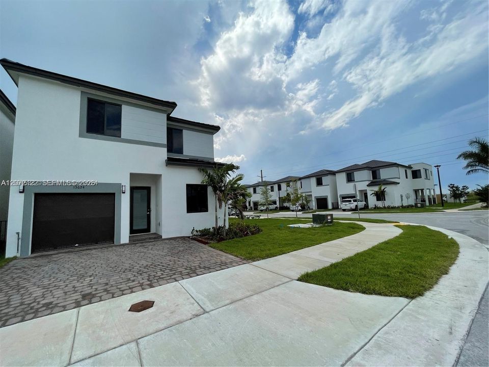 En Venta: $775,000 (5 camas, 4 baños, 0 Pies cuadrados)