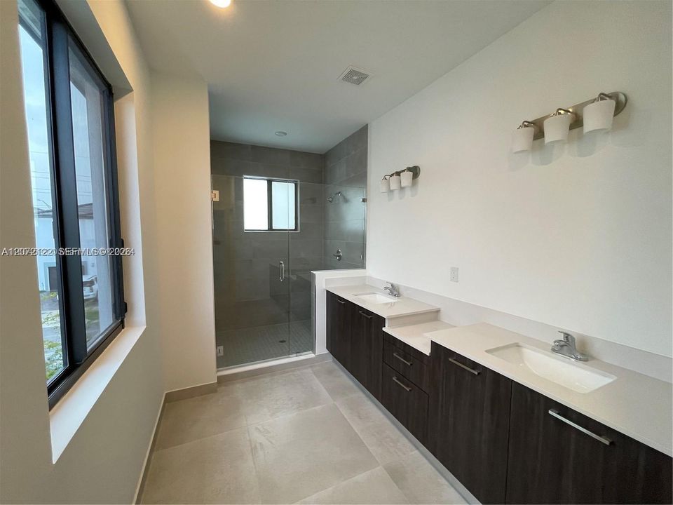 En Venta: $775,000 (5 camas, 4 baños, 0 Pies cuadrados)
