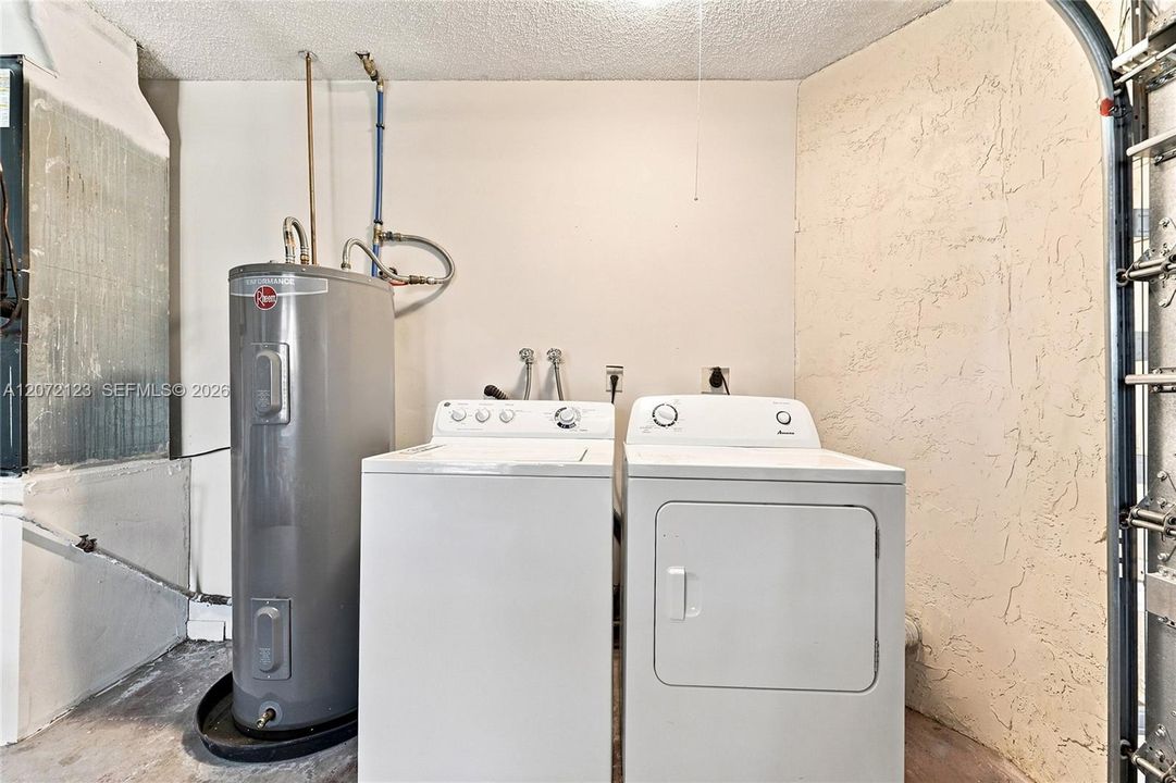For Sale: $569,000 (3 beds, 2 baths, 1403 Square Feet)