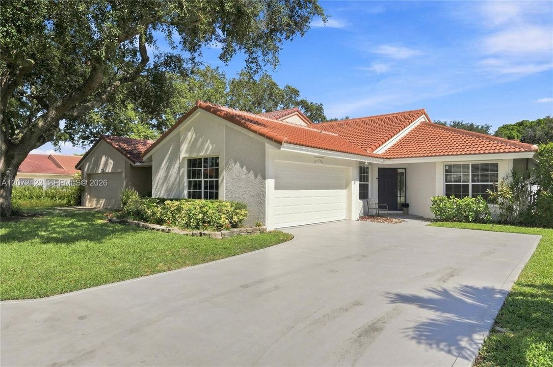 For Sale: $569,000 (3 beds, 2 baths, 1403 Square Feet)