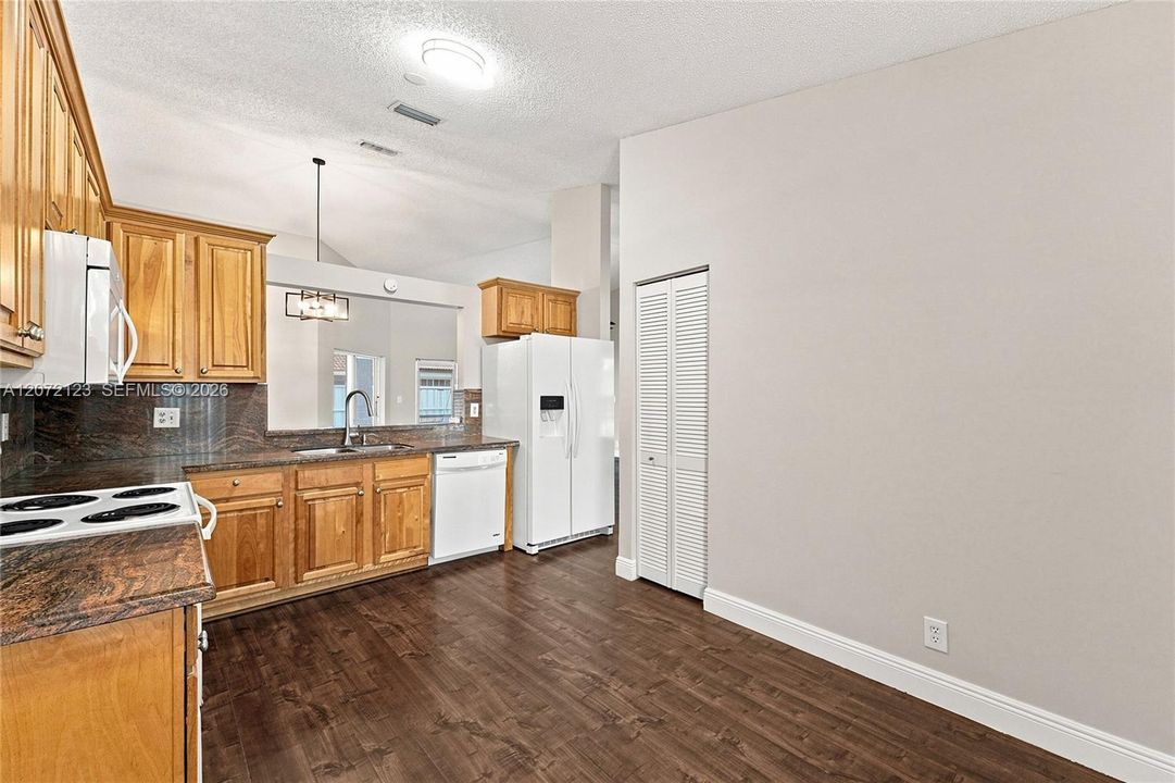 For Sale: $569,000 (3 beds, 2 baths, 1403 Square Feet)