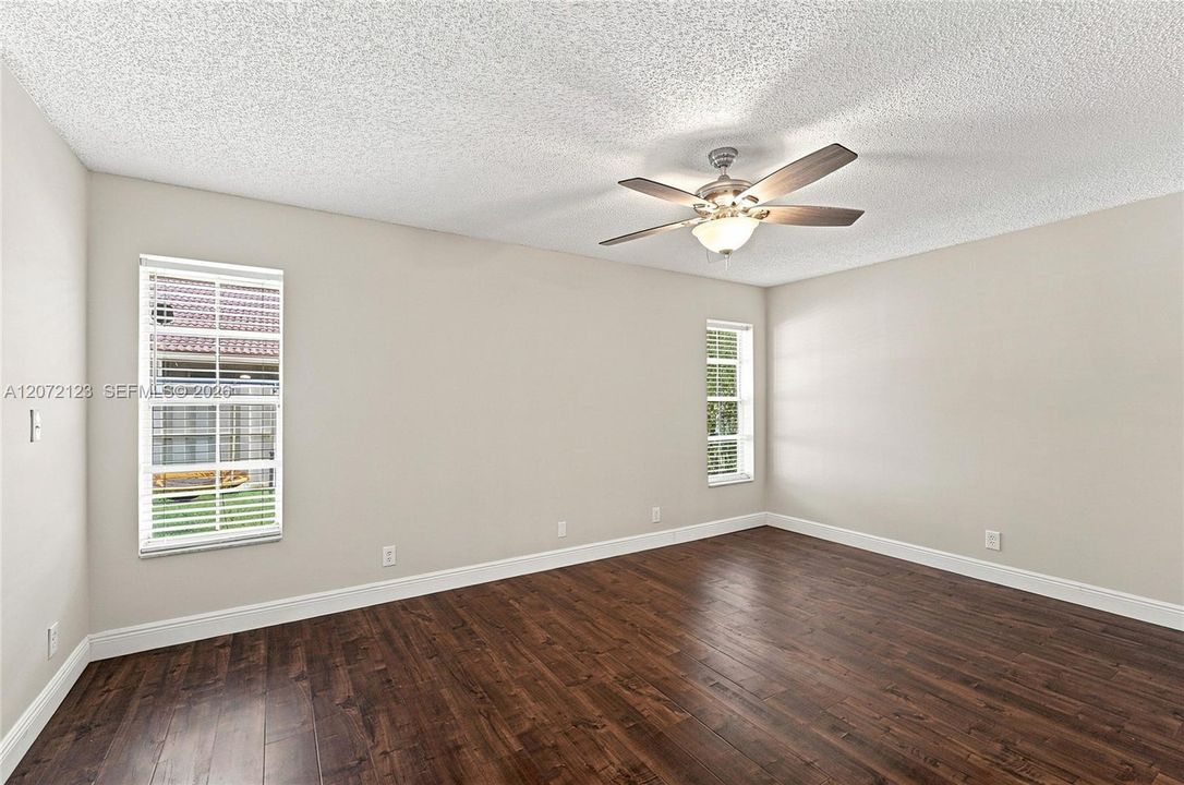 For Sale: $569,000 (3 beds, 2 baths, 1403 Square Feet)