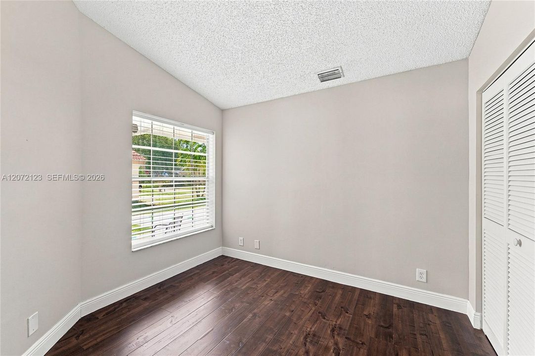 For Sale: $569,000 (3 beds, 2 baths, 1403 Square Feet)