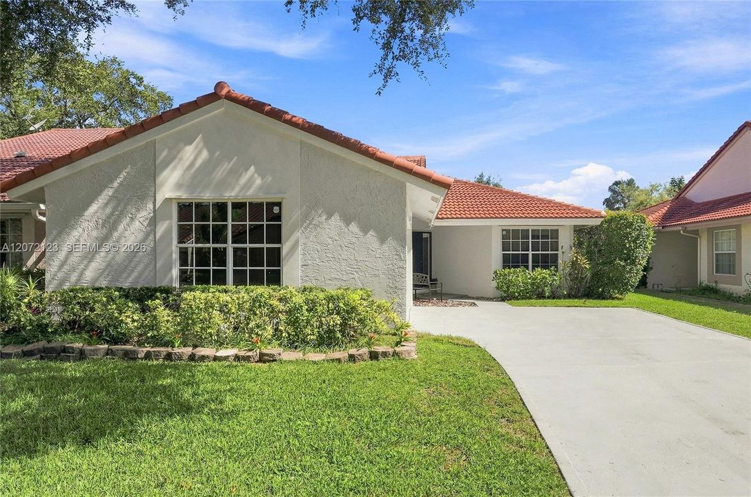 For Sale: $569,000 (3 beds, 2 baths, 1403 Square Feet)