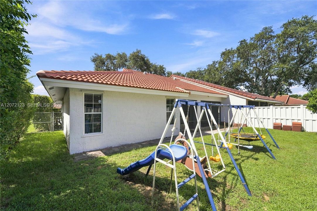 For Sale: $569,000 (3 beds, 2 baths, 1403 Square Feet)