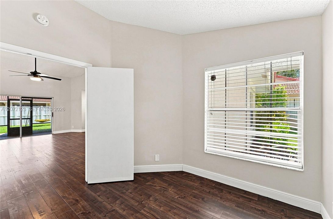 For Sale: $569,000 (3 beds, 2 baths, 1403 Square Feet)