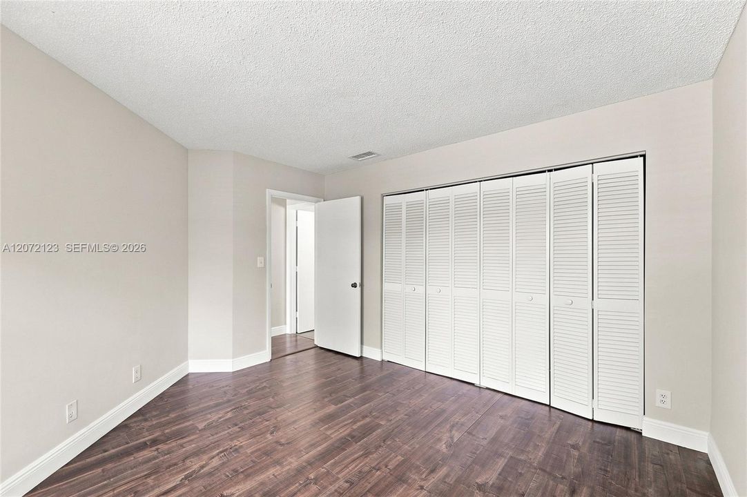 For Sale: $569,000 (3 beds, 2 baths, 1403 Square Feet)