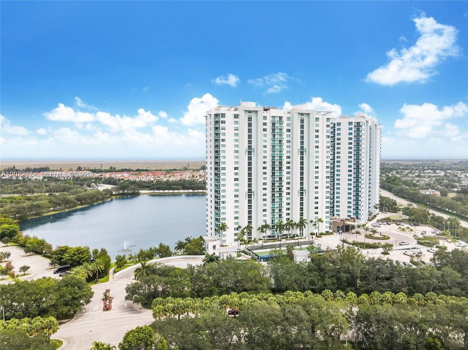 For Sale: $420,000 (2 beds, 2 baths, 1165 Square Feet)