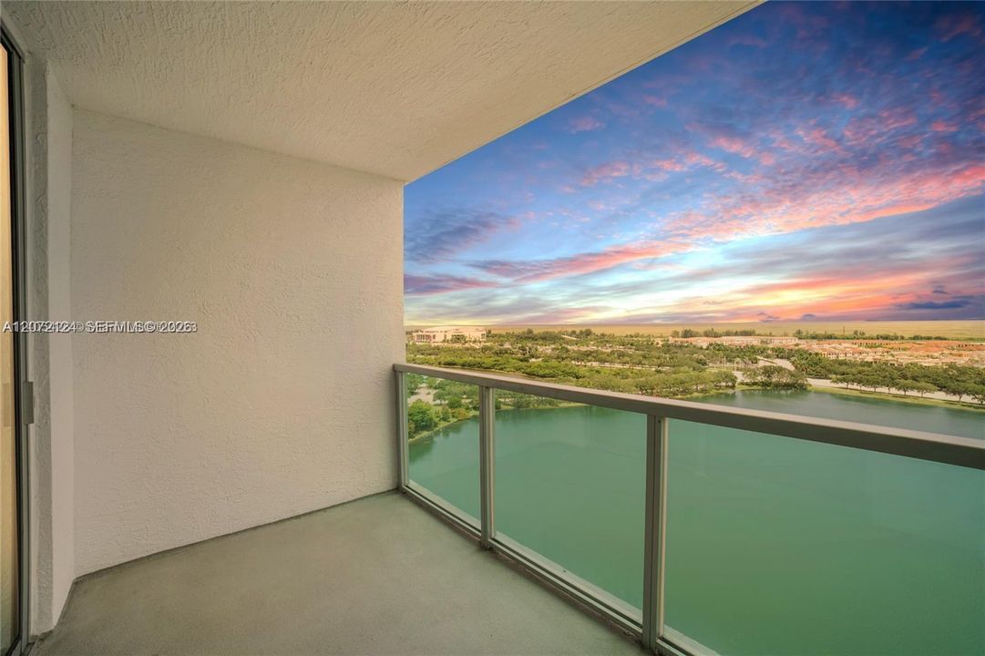 For Sale: $420,000 (2 beds, 2 baths, 1165 Square Feet)
