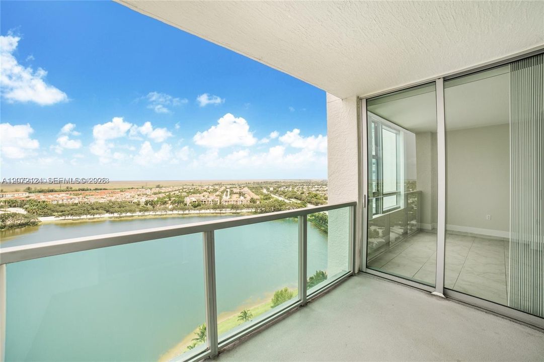 For Sale: $420,000 (2 beds, 2 baths, 1165 Square Feet)