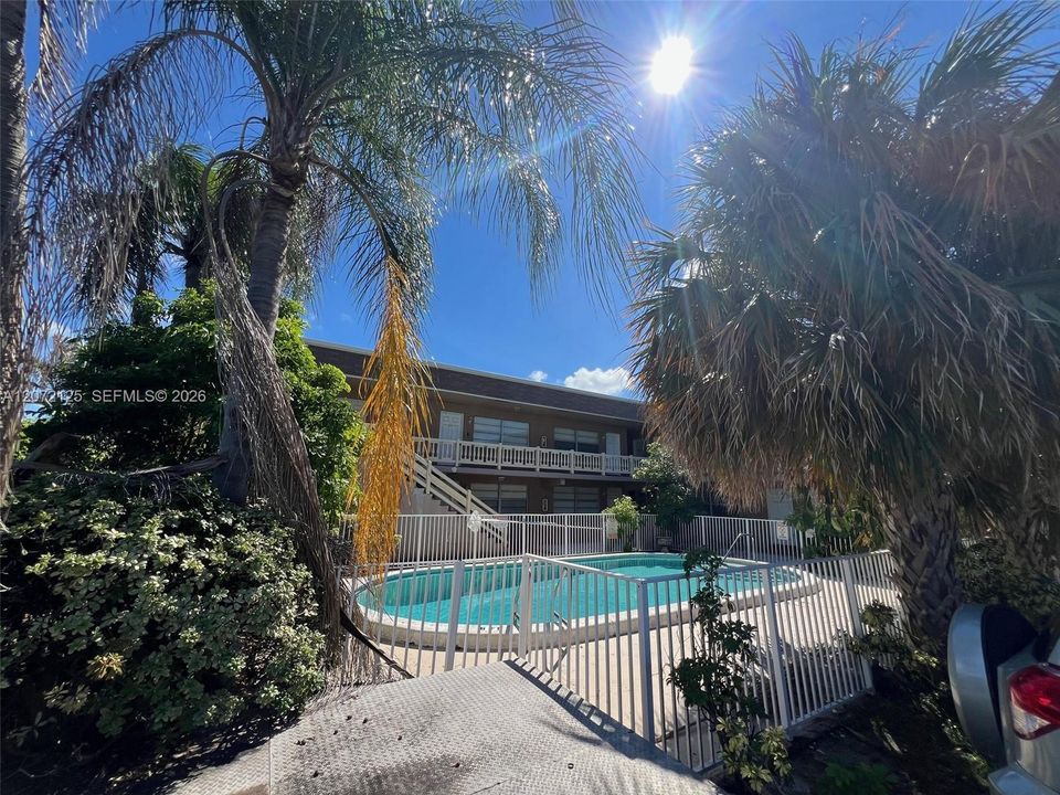 For Sale: $167,500 (2 beds, 2 baths, 729 Square Feet)