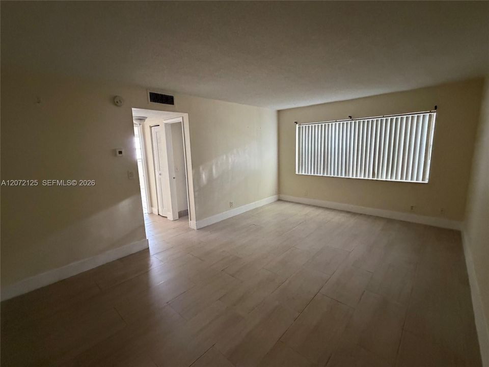 For Sale: $167,500 (2 beds, 2 baths, 729 Square Feet)