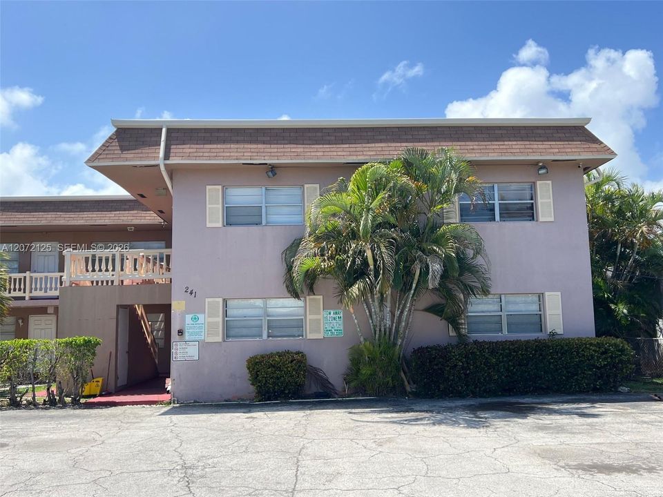 For Sale: $167,500 (2 beds, 2 baths, 729 Square Feet)