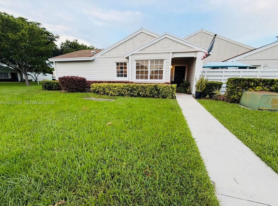For Rent: $2,550 (2 beds, 2 baths, 979 Square Feet)