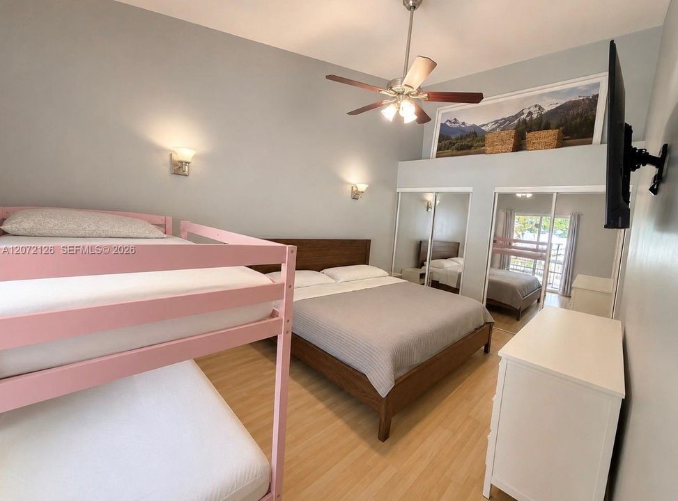 For Rent: $2,550 (2 beds, 2 baths, 979 Square Feet)