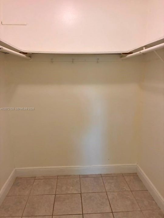 Active With Contract: $115,000 (1 beds, 1 baths, 720 Square Feet)