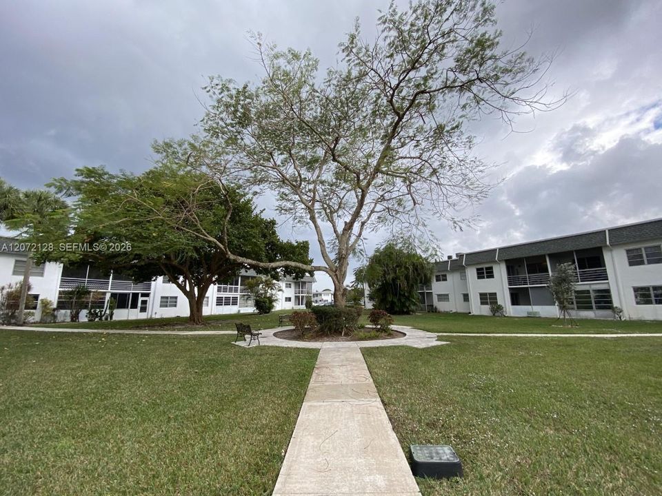 For Sale: $115,000 (1 beds, 1 baths, 720 Square Feet)