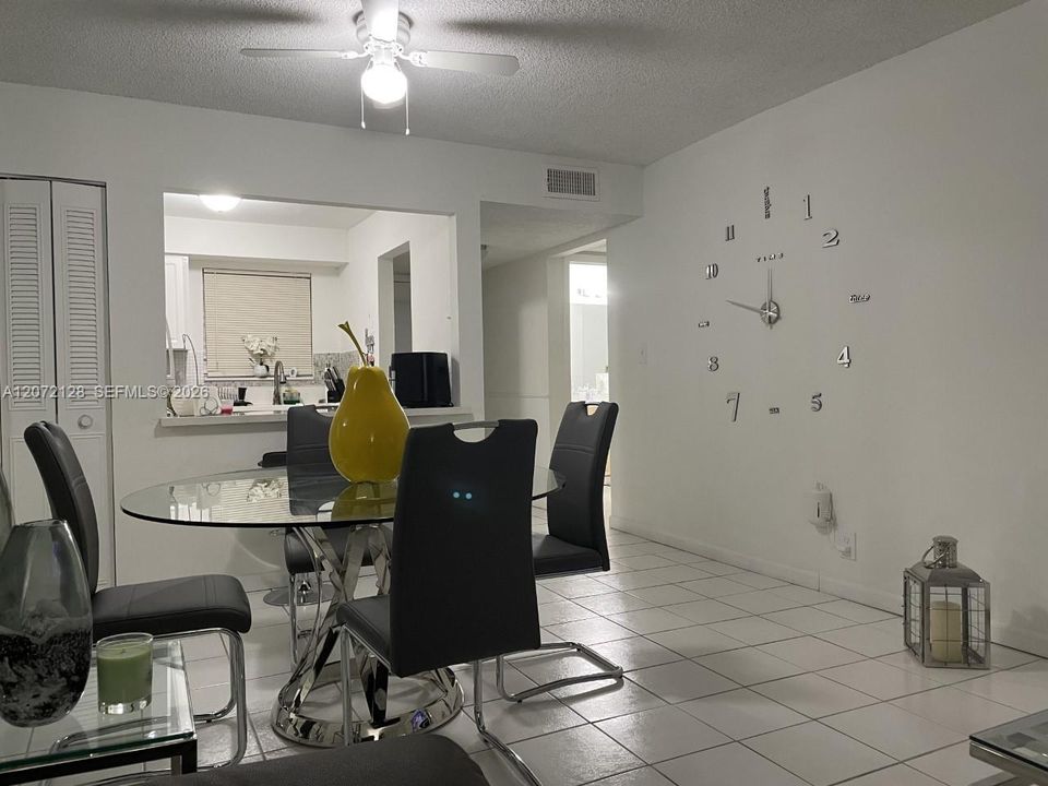 For Sale: $115,000 (1 beds, 1 baths, 720 Square Feet)