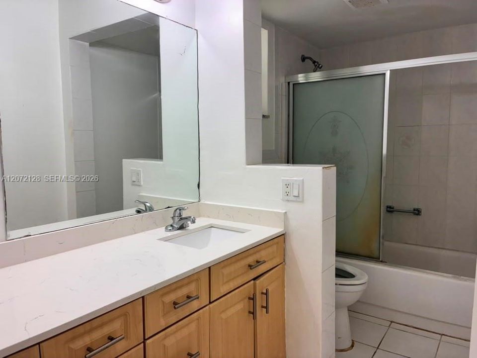 Active With Contract: $115,000 (1 beds, 1 baths, 720 Square Feet)