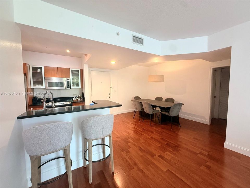 En Venta: $387,500 (2 camas, 2 baños, 1092 Pies cuadrados)