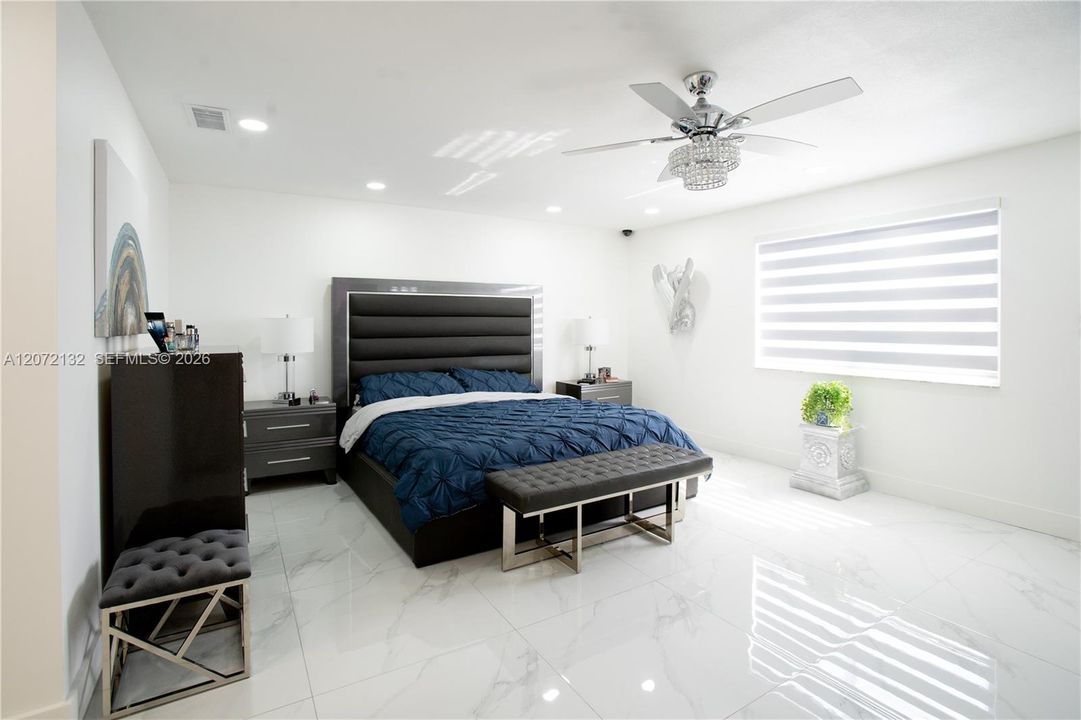 En Venta: $840,000 (4 camas, 3 baños, 2676 Pies cuadrados)