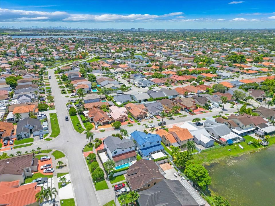 En Venta: $840,000 (4 camas, 3 baños, 2676 Pies cuadrados)