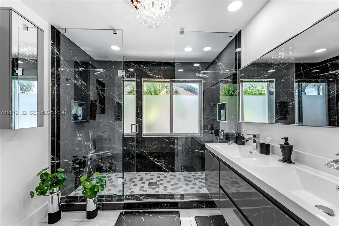 En Venta: $840,000 (4 camas, 3 baños, 2676 Pies cuadrados)