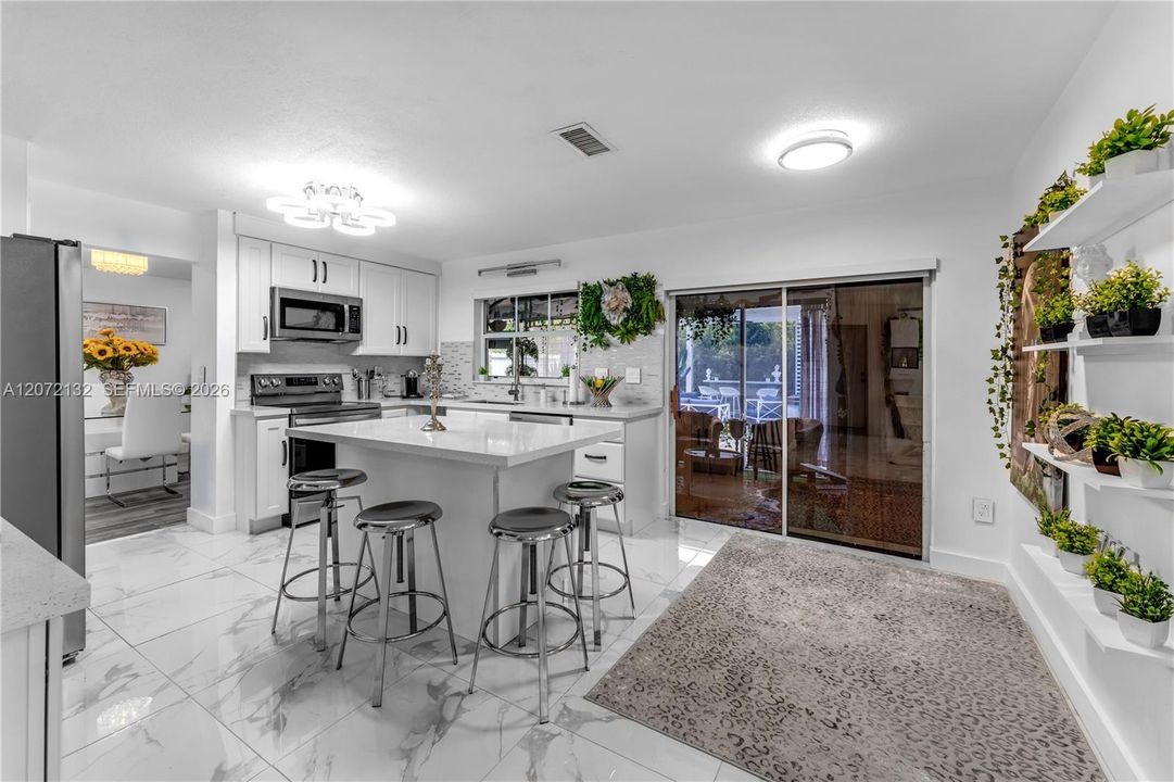 En Venta: $840,000 (4 camas, 3 baños, 2676 Pies cuadrados)