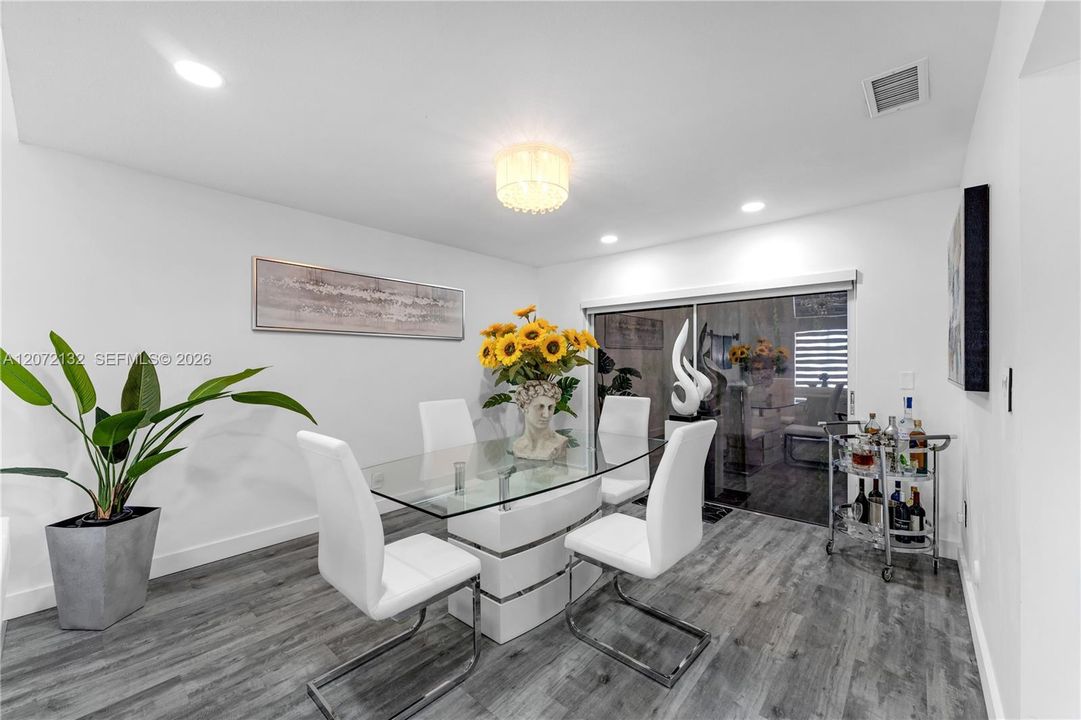 En Venta: $840,000 (4 camas, 3 baños, 2676 Pies cuadrados)