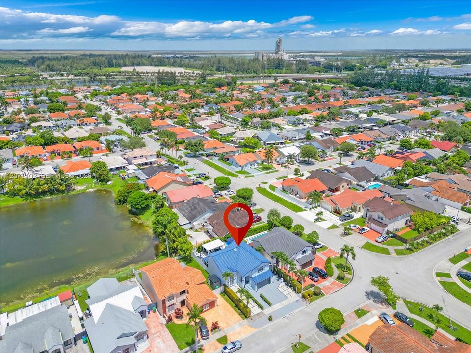 En Venta: $840,000 (4 camas, 3 baños, 2676 Pies cuadrados)