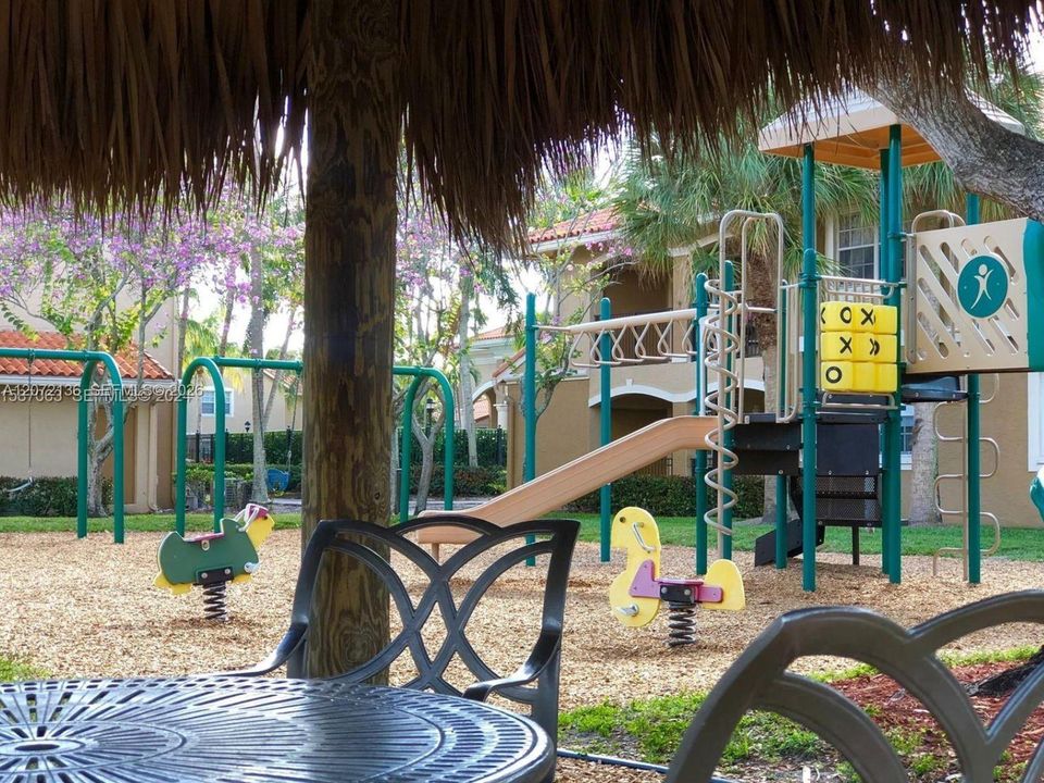 For Rent: $2,000 (1 beds, 1 baths, 690 Square Feet)