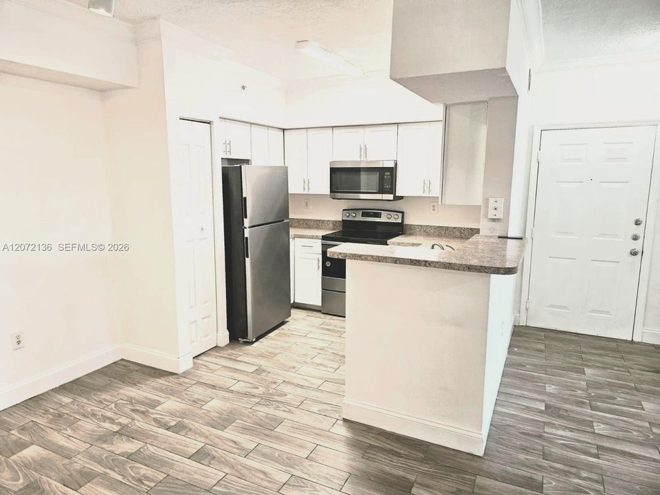 For Rent: $2,000 (1 beds, 1 baths, 690 Square Feet)