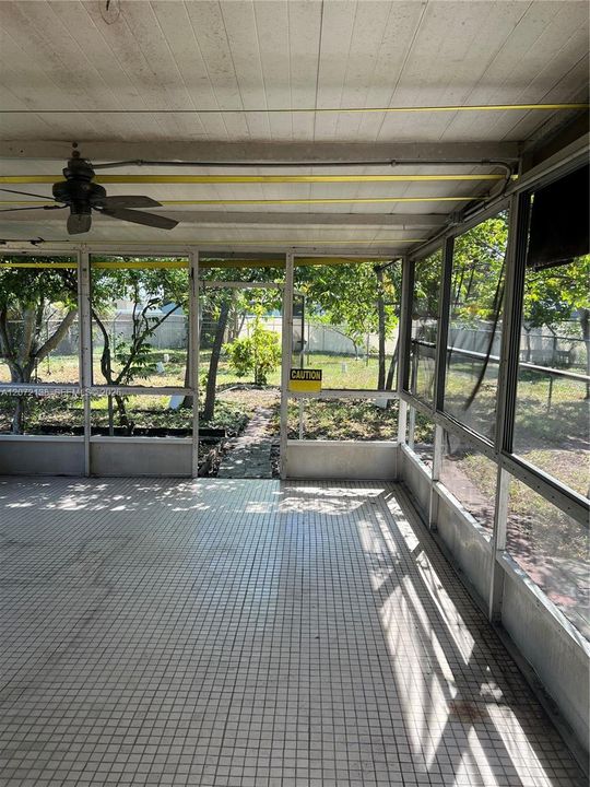 For Sale: $300,000 (3 beds, 1 baths, 920 Square Feet)