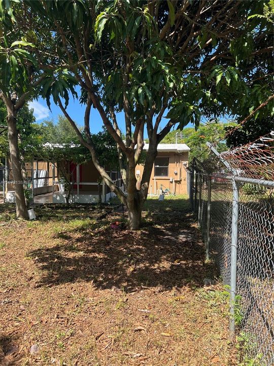 For Sale: $300,000 (3 beds, 1 baths, 920 Square Feet)