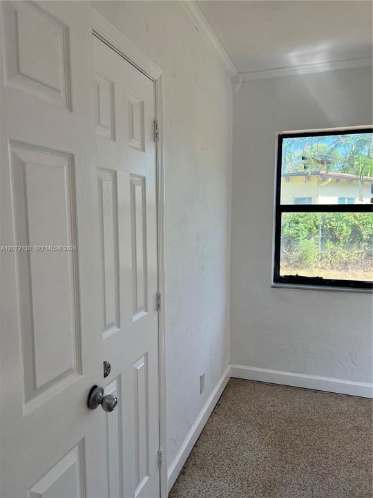For Sale: $300,000 (3 beds, 1 baths, 920 Square Feet)