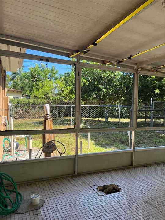 For Sale: $300,000 (3 beds, 1 baths, 920 Square Feet)