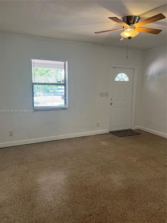 For Sale: $300,000 (3 beds, 1 baths, 920 Square Feet)