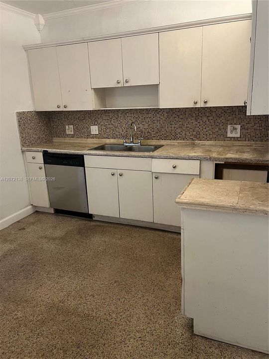 For Sale: $300,000 (3 beds, 1 baths, 920 Square Feet)