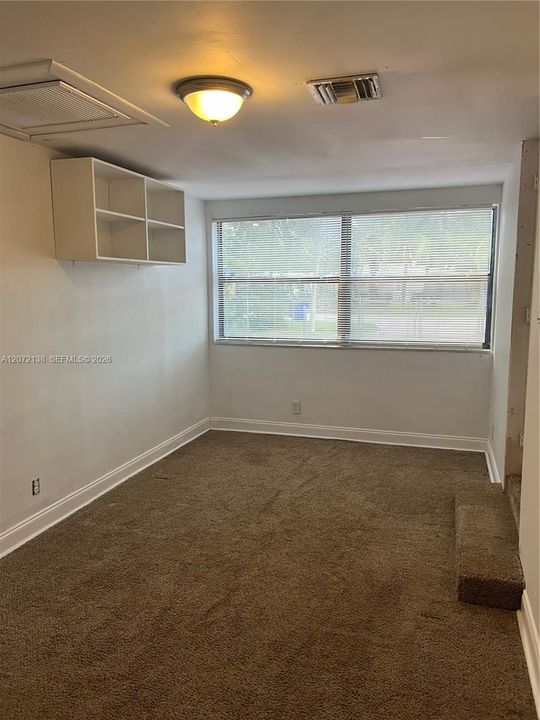 For Sale: $300,000 (3 beds, 1 baths, 920 Square Feet)